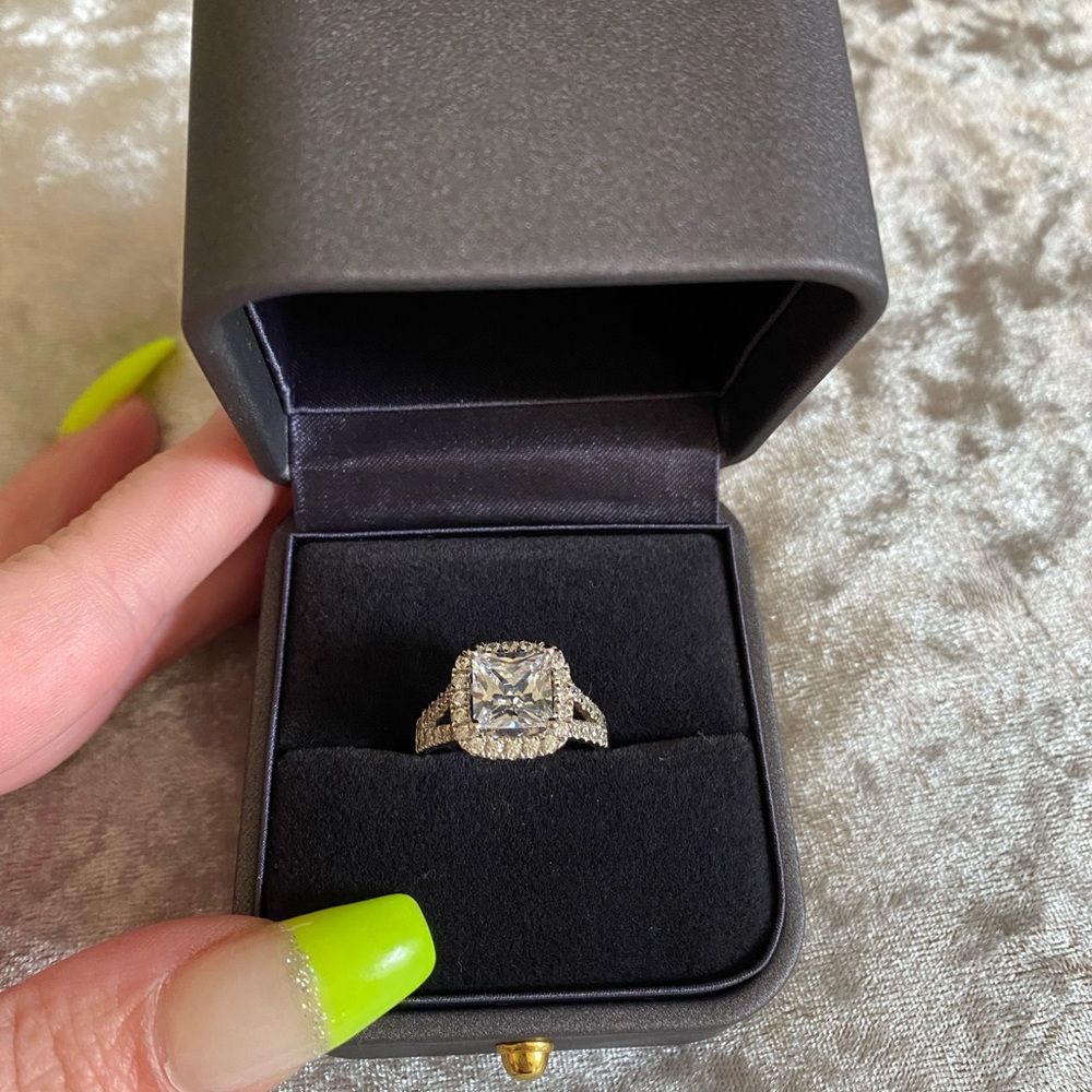 Esdomera Ring!